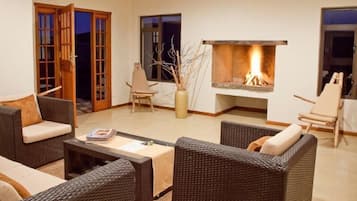 Individually decorated, individually furnished, bed sheets