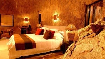 Luxury-Doppel- oder -Zweibettzimmer, Bergblick (Namakwa Mountain Suites DBB (3 Units)) | Wohnbereich | 28-Zoll-Fernseher mit Kabelempfang