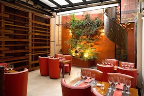 Breakfast and dinner served, international cuisine - BoBo Hotel and Restaurant (Buenos Aires)