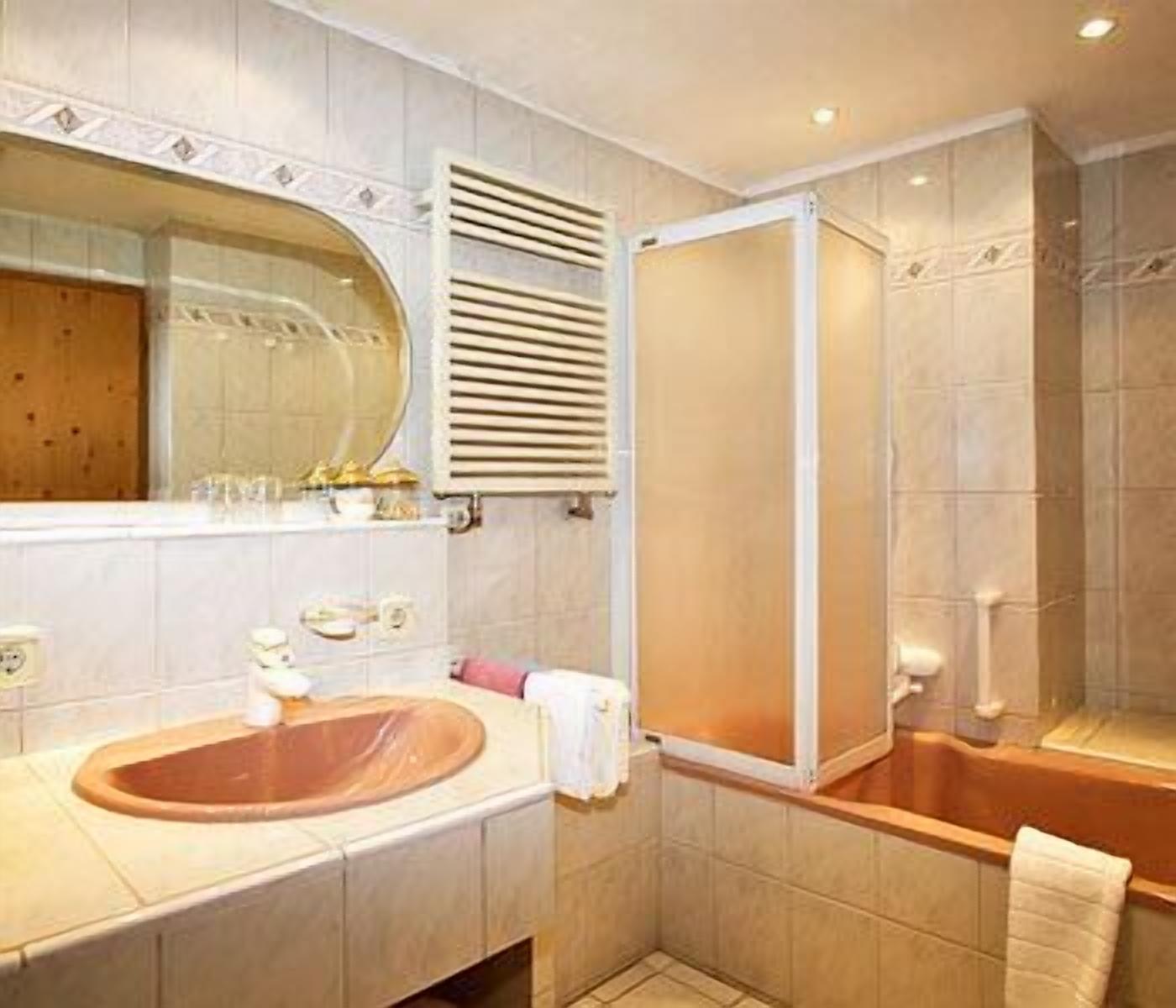 premium double room | bathroom | free toiletries, hair dryer, towels