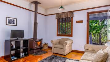 Desk, iron/ironing board, cots/infant beds