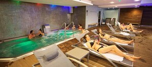 من حمّامات السباحة المغطاة، حمّام سباحة خارجي