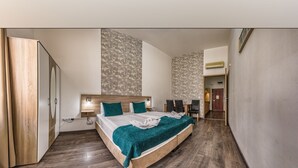 In-room safe, blackout drapes, iron/ironing board (on request) - Mango Aparthotel (Budapest)