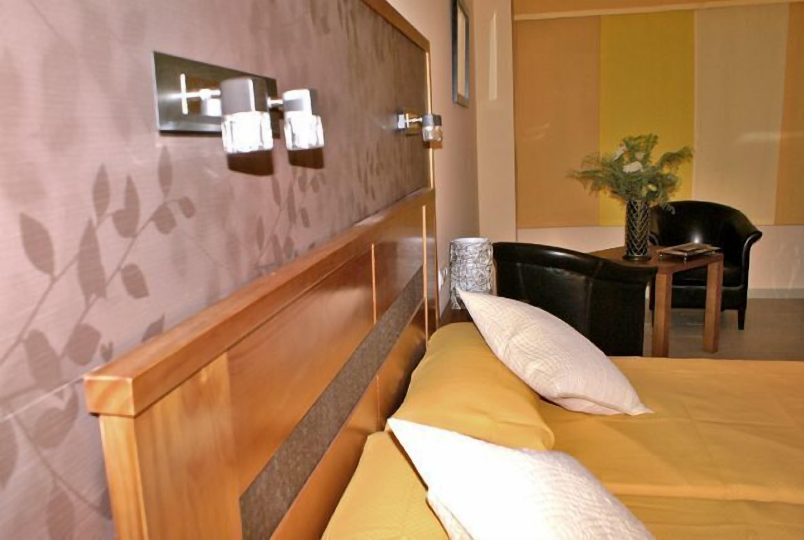 desk, soundproofing, travel cot, rollaway beds