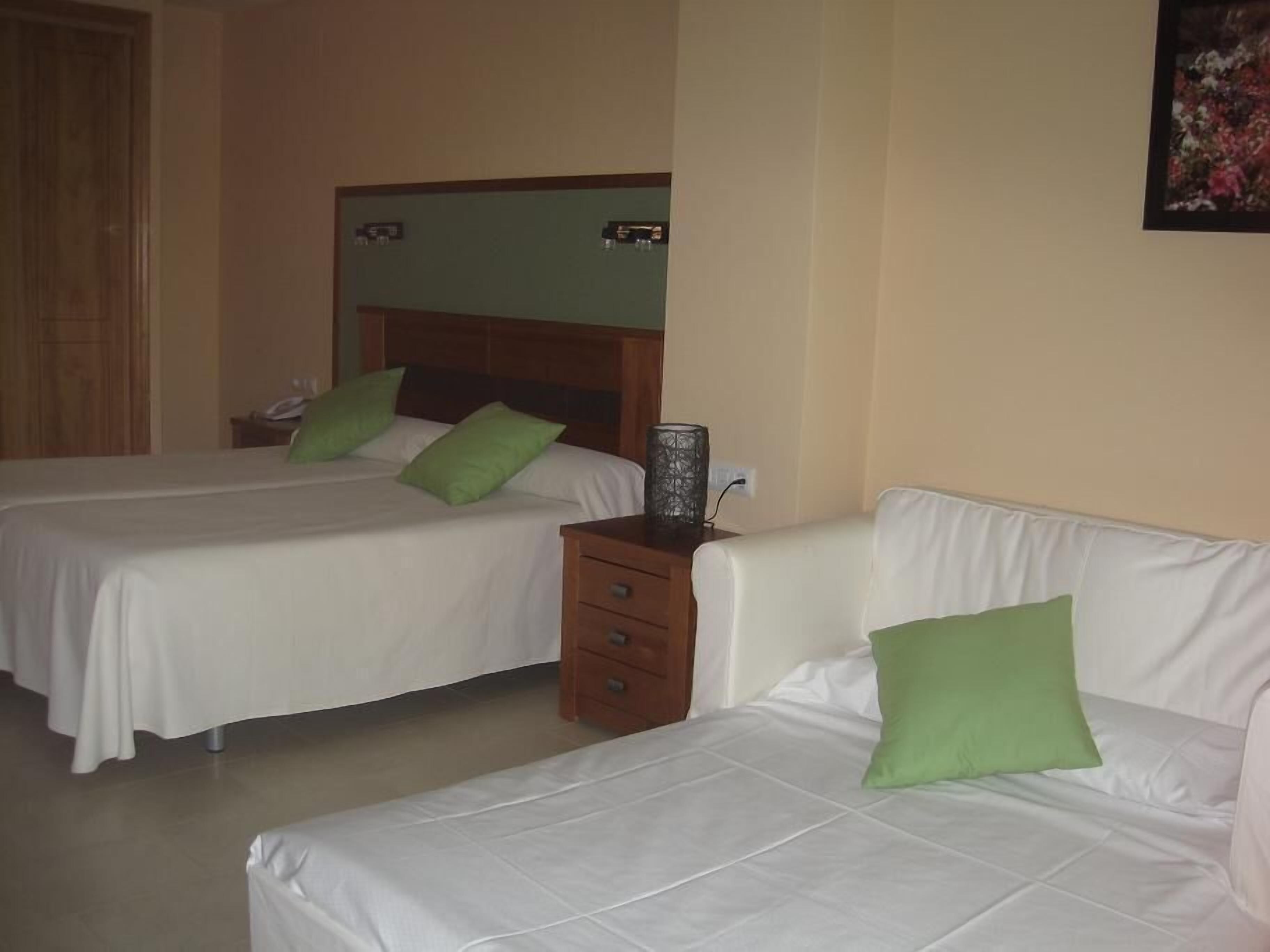 1 bedroom, desk, soundproofing, travel crib