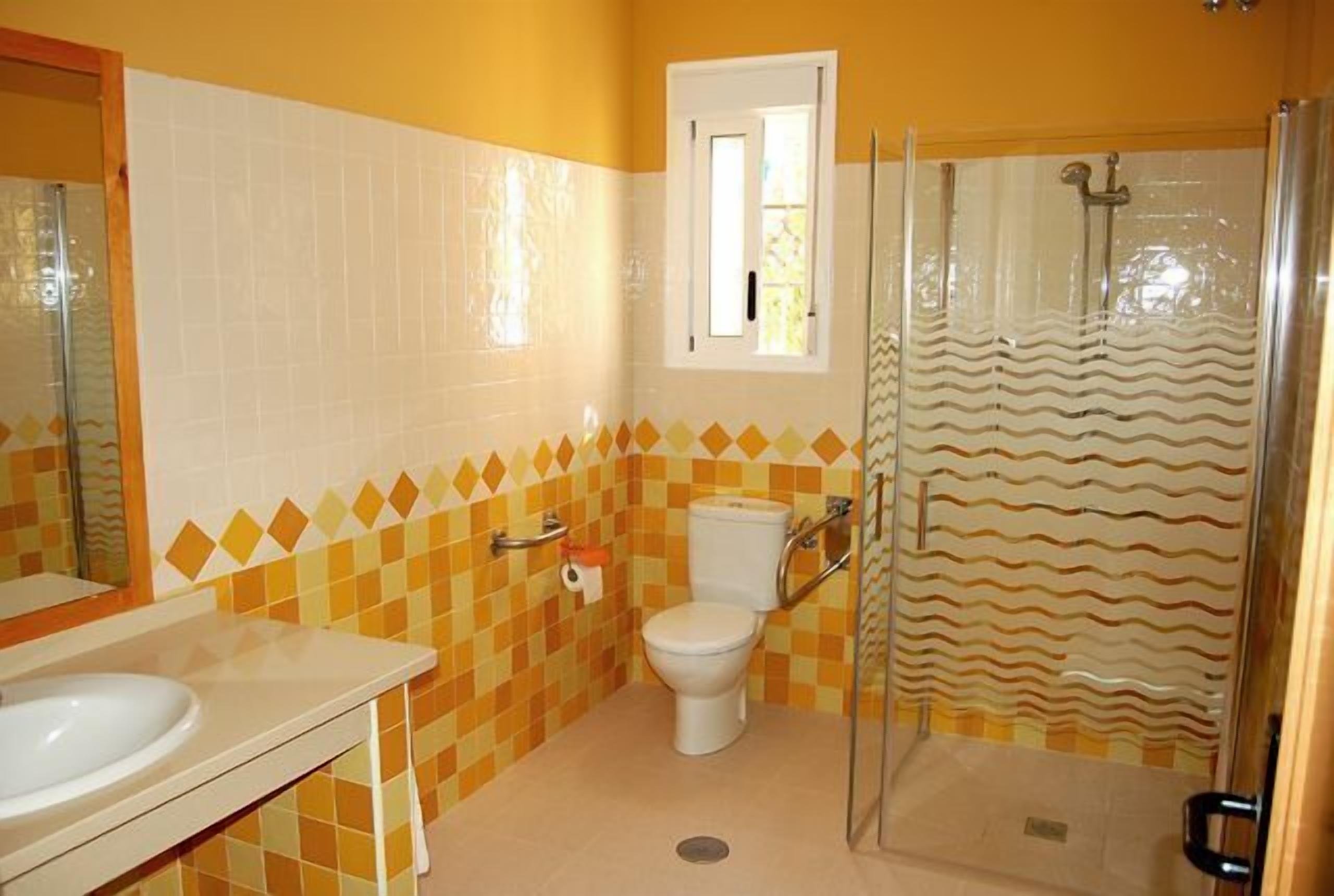 free toiletries, towels