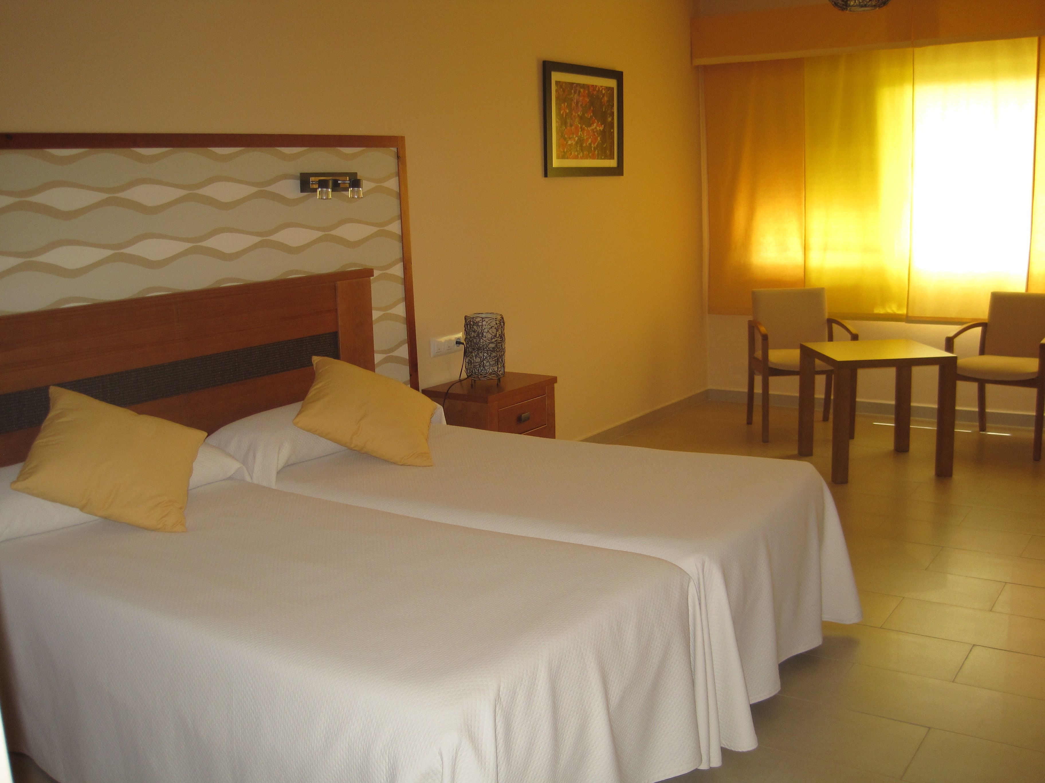 Habitación doble | 1 dormitorio, escritorio, sistema de insonorización y cuna de viaje