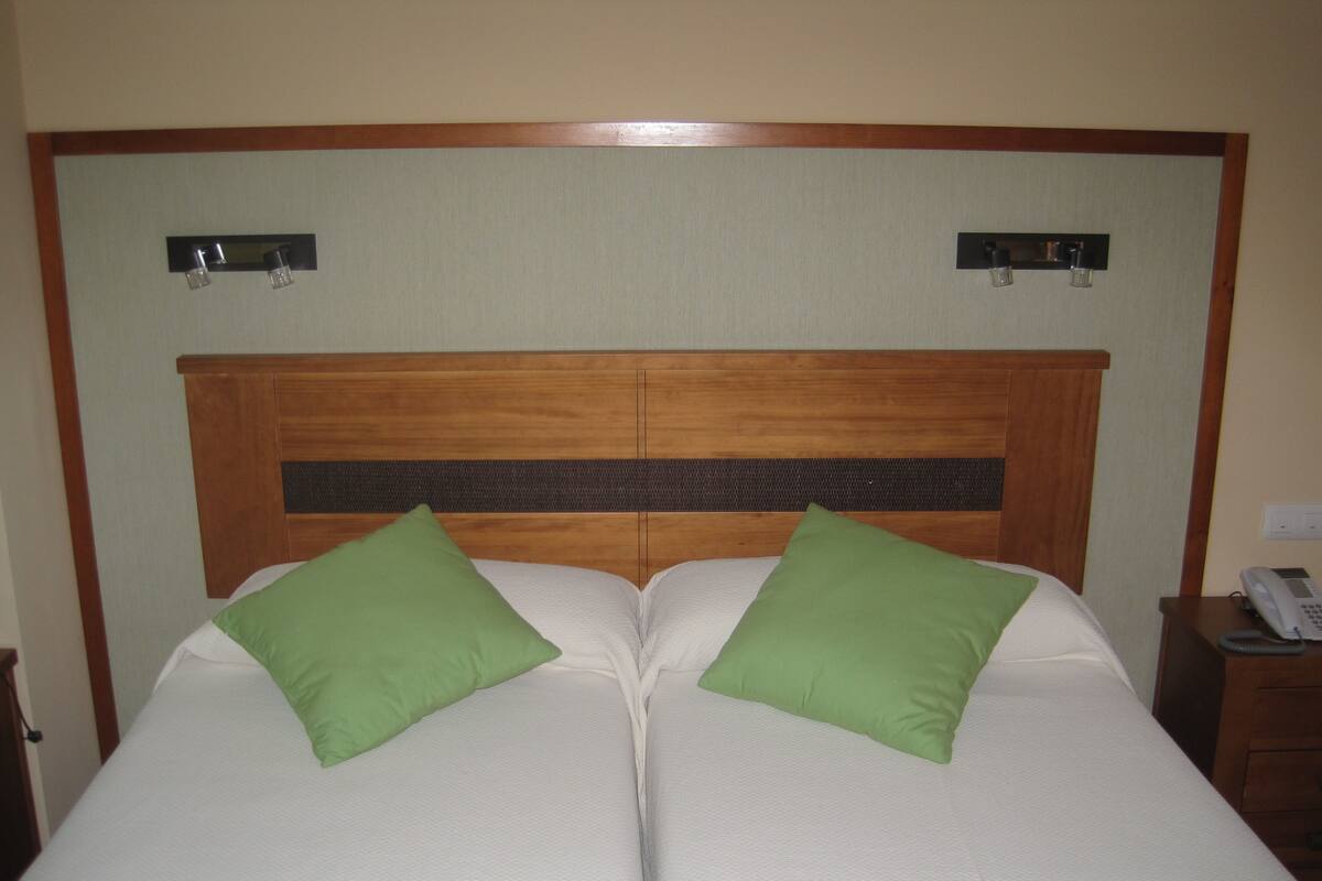 Triple Room | 1 bedroom, desk, soundproofing, travel crib