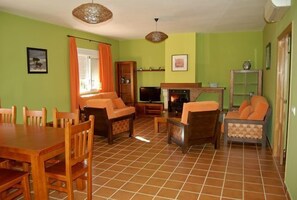 Villa | Oppholdsrom | Flatskjerm-TV