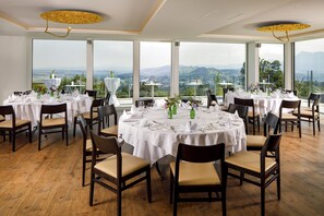 Breakfast, lunch and dinner served - Hotel Sonnenberg (Kriens)