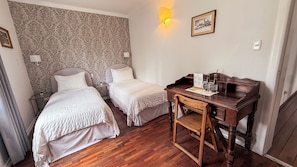 Standard Twin Room | In-room safe, desk, free WiFi