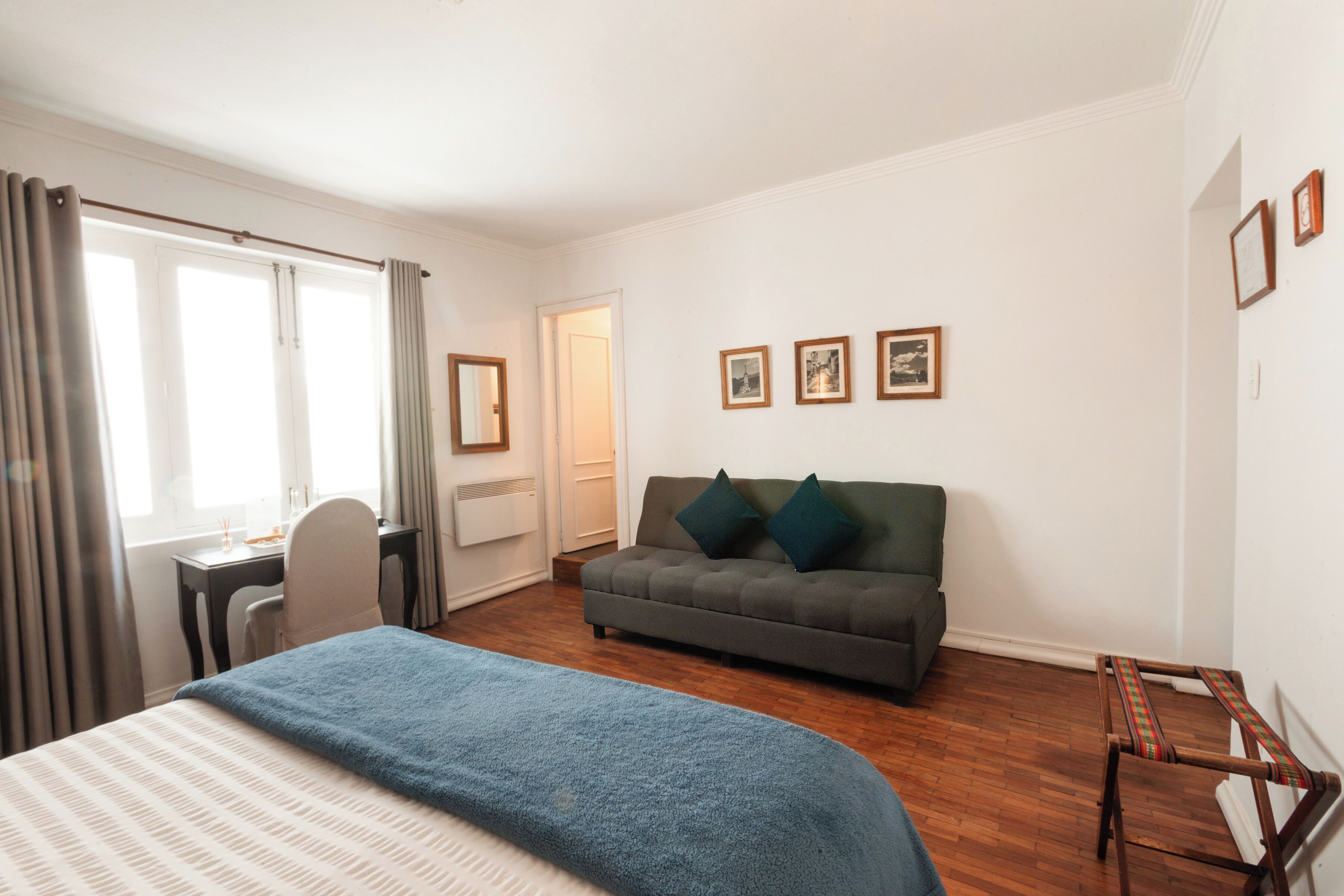 In-room safe, desk, free WiFi