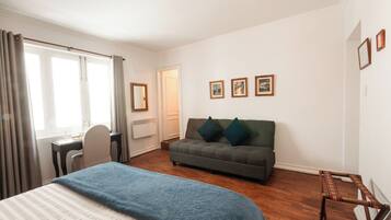 In-room safe, desk, free WiFi