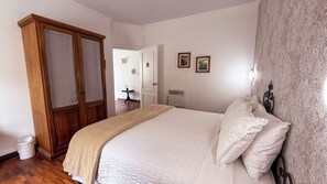 Deluxe-Doppelzimmer, Balkon | Zimmersafe, Schreibtisch, kostenloses WLAN