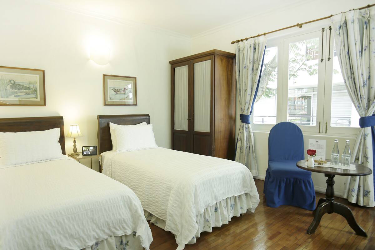 In-room safe, desk, free WiFi
