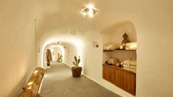 Couples treatment rooms, body treatments, facials