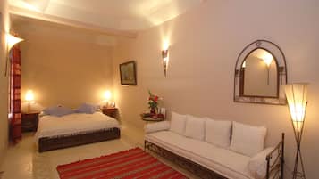 1 bedroom, premium bedding, Select Comfort beds, desk