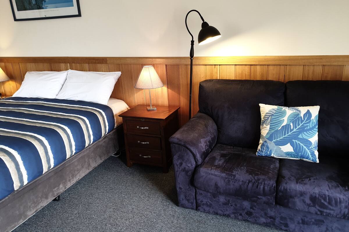 Suite, 1 Queen Bed, Jetted Tub