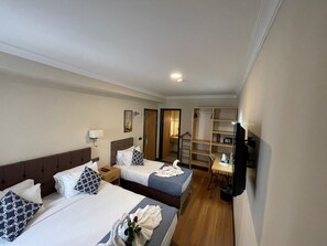 3 chambres, literie de qualité supérieure, surmatelas, minibar