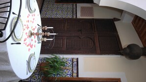 Double Room (Kahina) | Room service - dining - Riad Elsagaya (Marrakech)