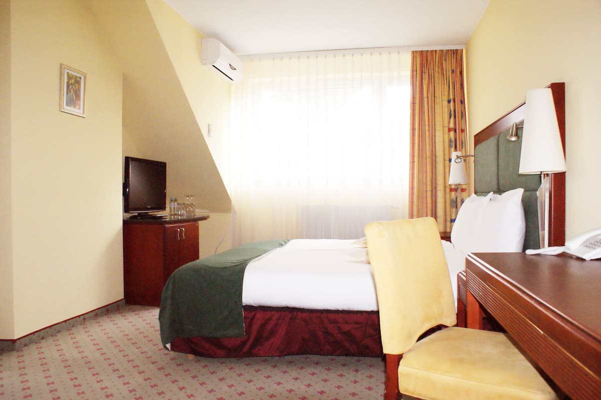 Kamar Single | Brankas, meja kerja, setrika/meja setrika, dan tempat tidur bayi gratis