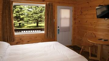 Room, 1 Queen Bed | Free WiFi, bed sheets