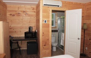 Room, 1 Queen Bed | Free WiFi, bed sheets - Motel 149 (Mont-Tremblant)