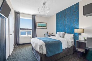 Standard Room, 1 Double Bed, Lake View | Desk, laptop workspace, blackout curtains, free WiFi - Le Manoir Lac-Etchemin (Lac-Etchemin)