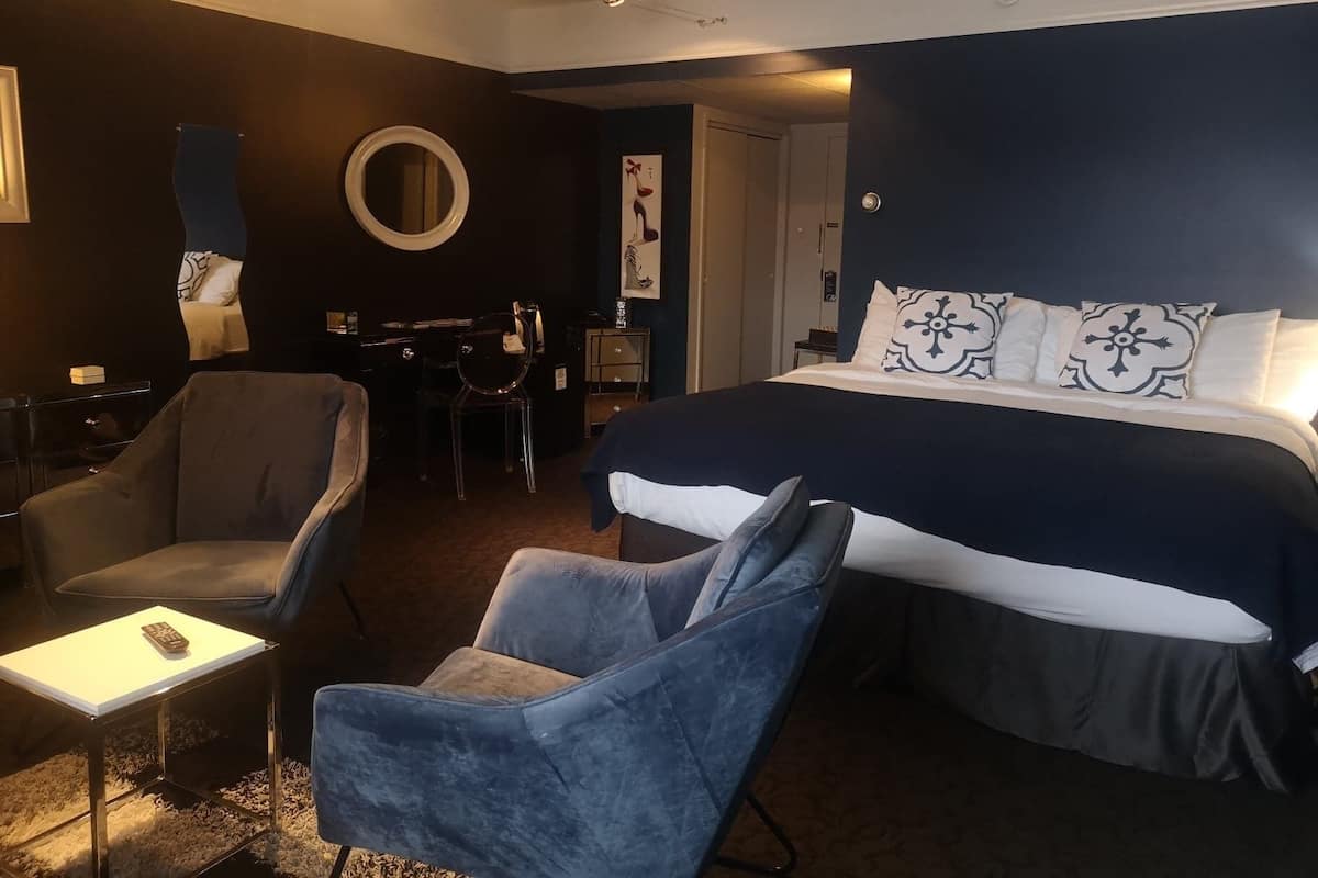Superior Room, 1 King Bed, Lake View