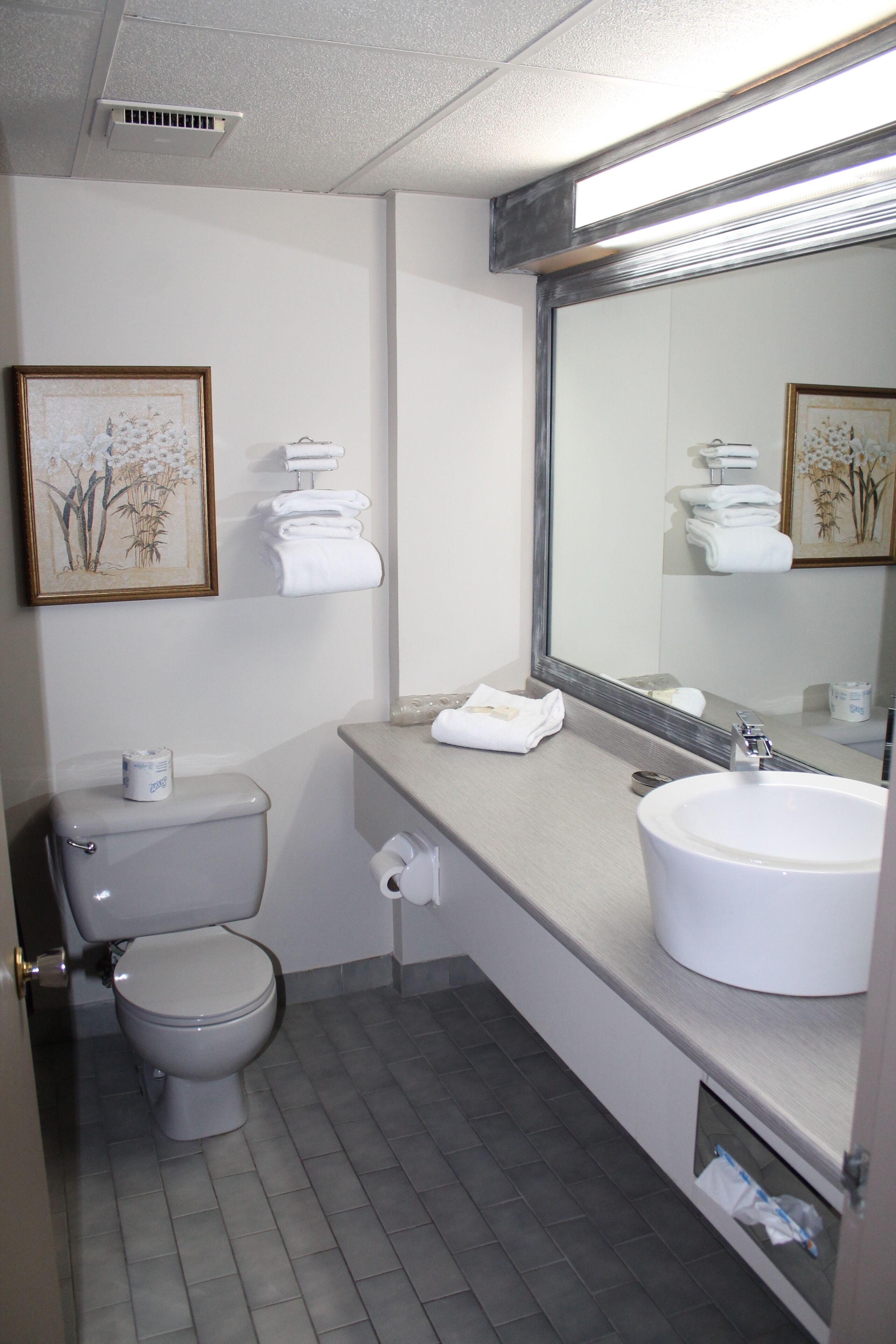 superior room, 1 queen bed, lake view | bathroom | hair dryer, bathrobes, towels, soap