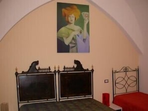 Triple Room | Premium bedding, down comforters, minibar, desk - B&B Palazzo Ducale (Andria)