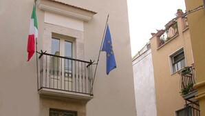 A building with a stone facade, a red door, and balconies with metal railings. - B&B Palazzo Ducale (Andria)