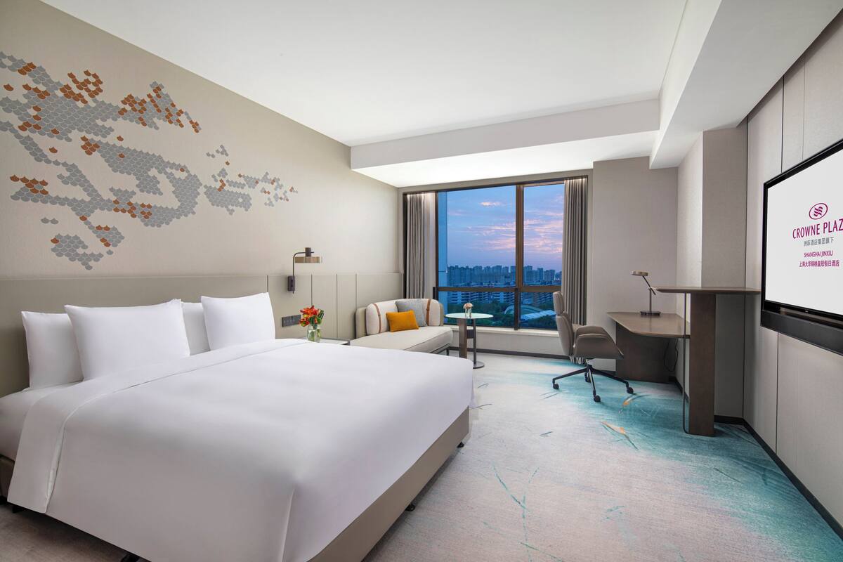 Premium bedding, down comforters, pillowtop beds, minibar