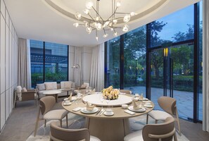Breakfast, lunch, dinner served; Modern European cuisine - Crowne Plaza Shanghai Jinxiu by IHG (Shanghai)