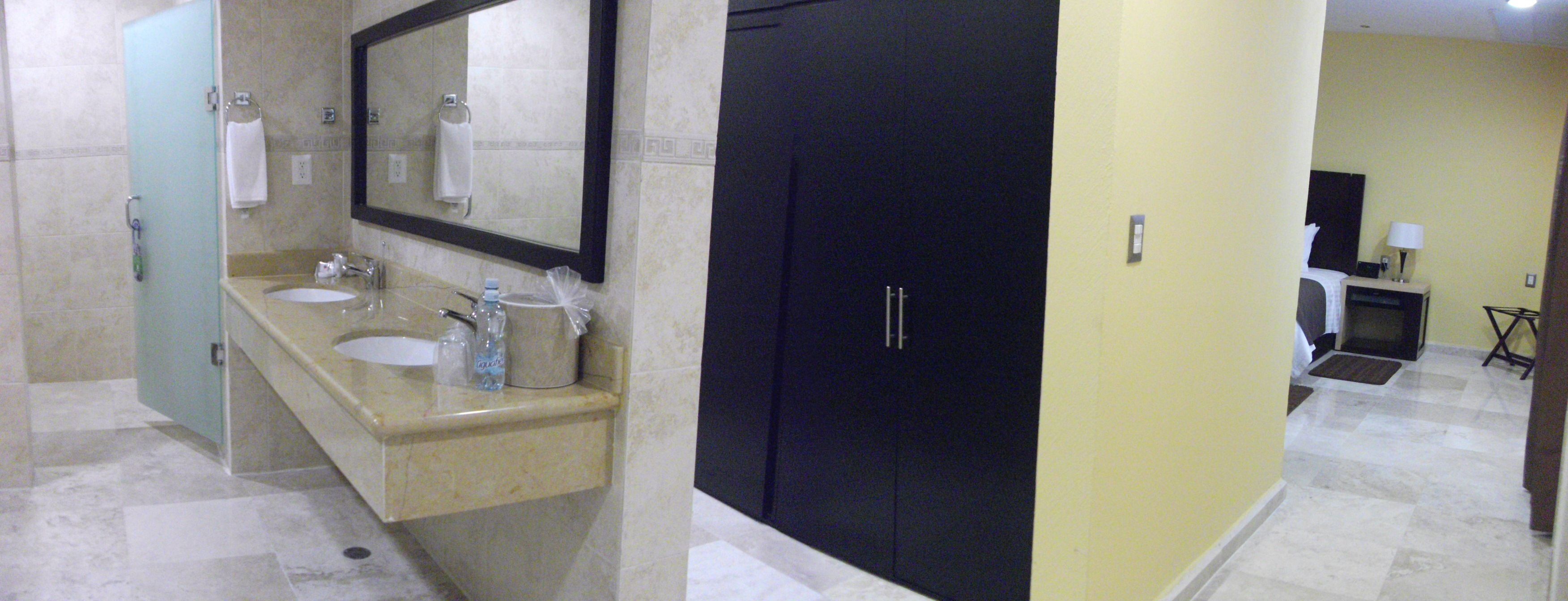 executive room, 1 king bed | bathroom | shower, rainfall showerhead, designer toiletries, hair dryer