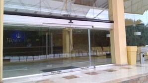Property entrance - Hipico Inn Hotel (Tihuatlán)