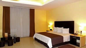 Dundyner, pengeskab på værelset, individuel indretning, skrivebord