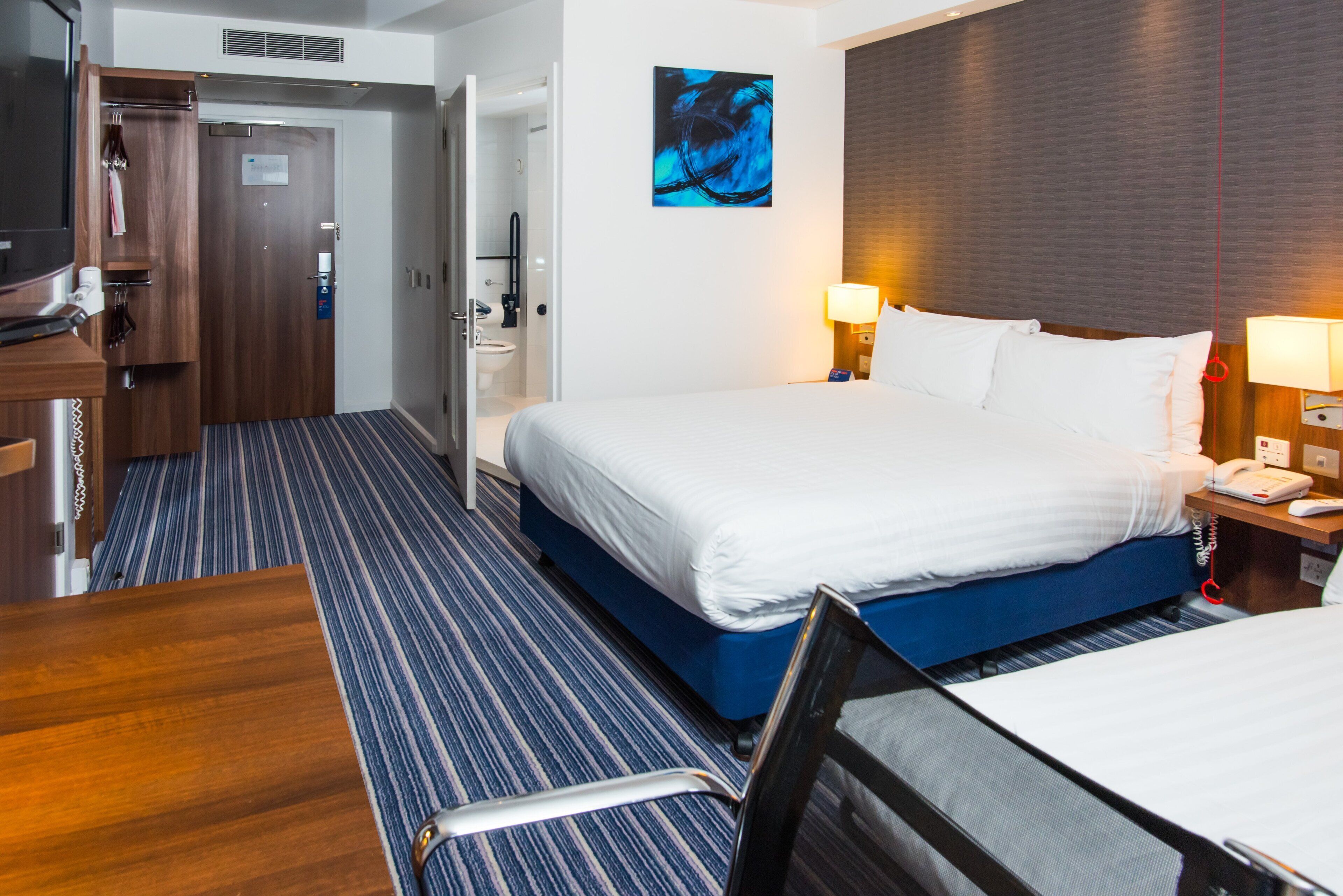 desk, free cots/infant beds, free wifi, bed sheets