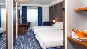 Escritorio, cunas gratuitas, wifi gratis y ropa de cama 