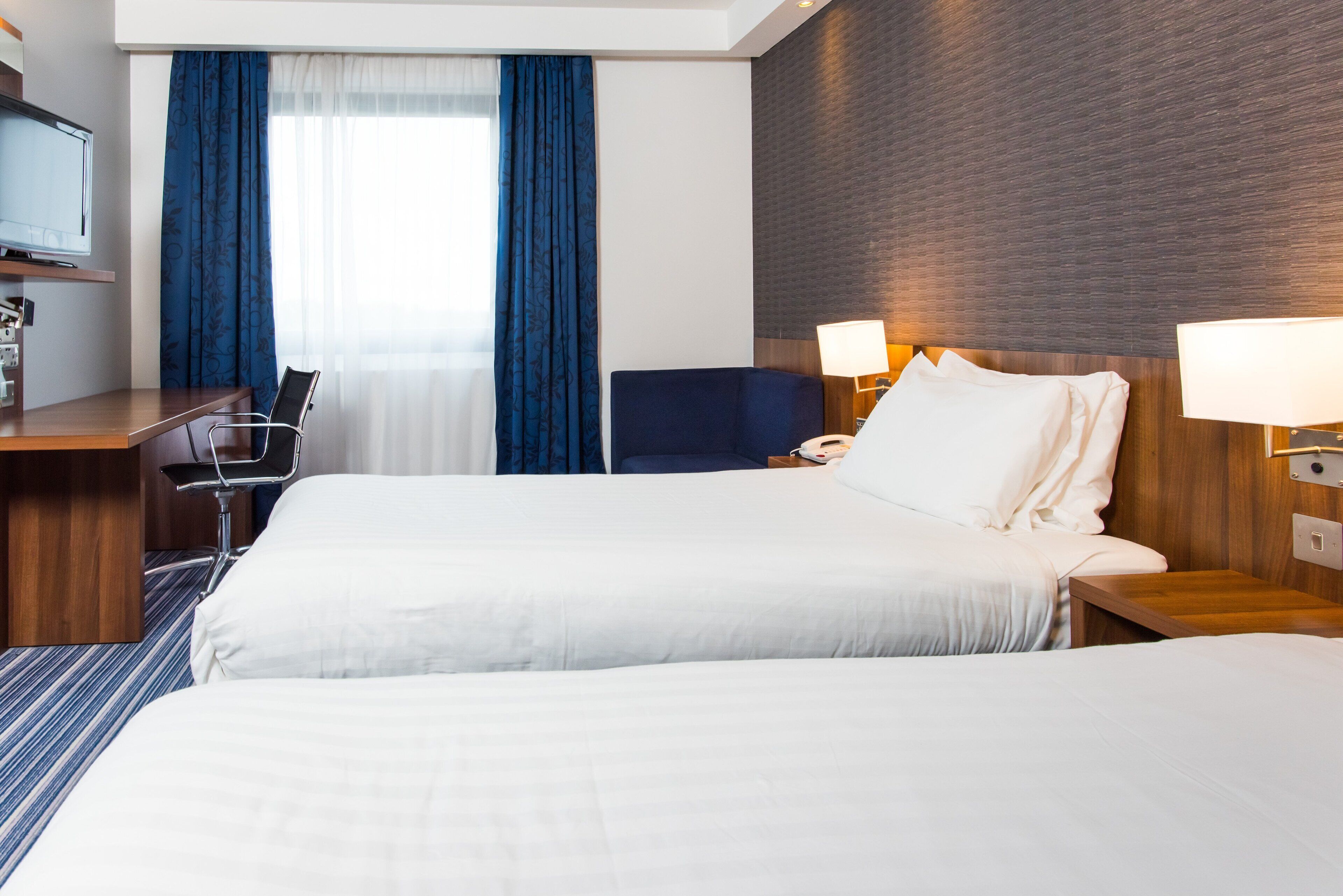 standard room, 1 double bed with sofa bed | desk, free cots/infant beds, free wifi, bed sheets