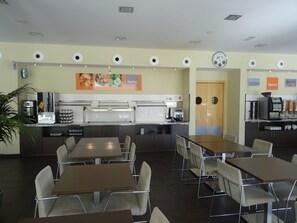 Dinner served - Holiday Inn Express Barcelona - Sant Cugat by IHG (Cerdanyola del Valles)