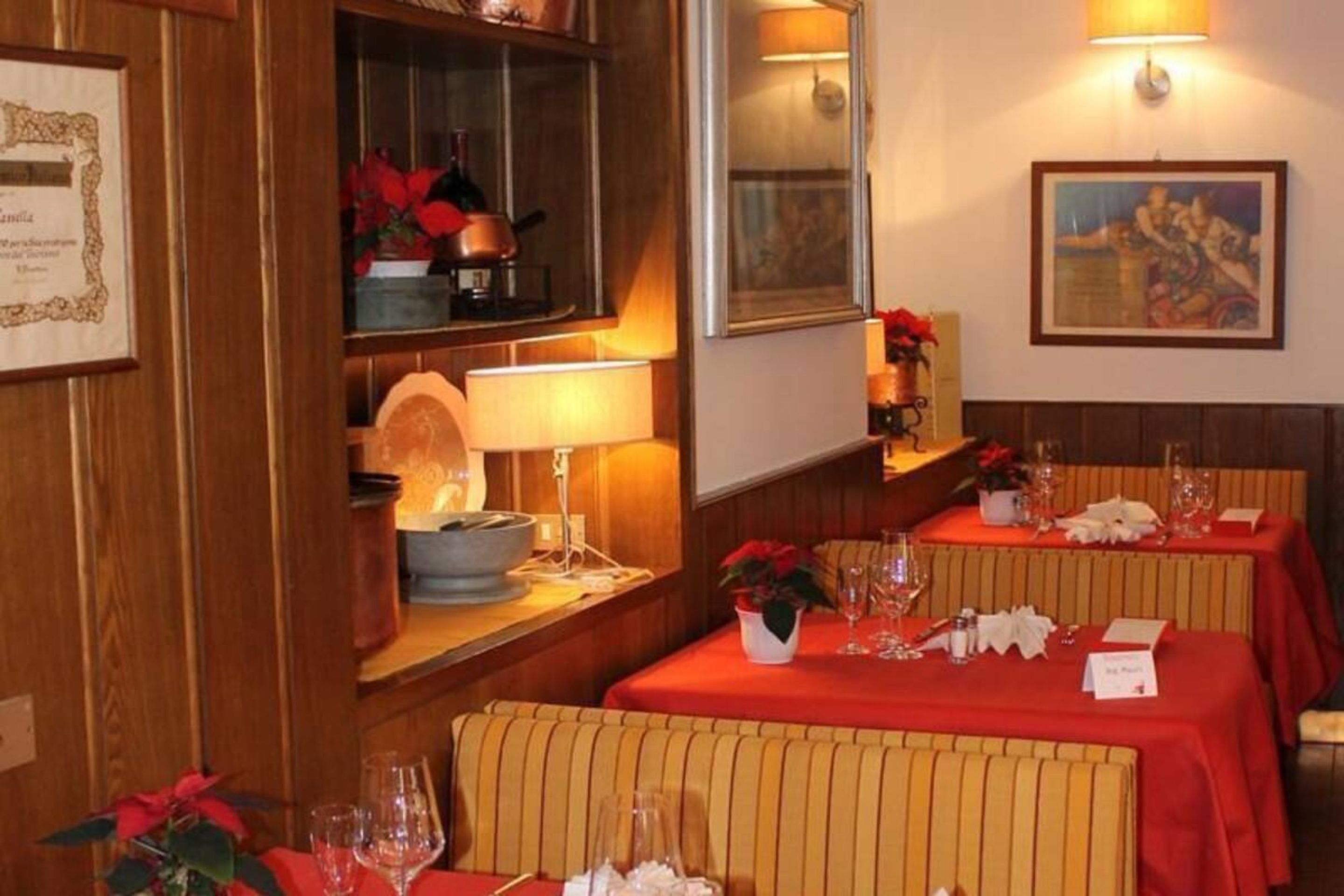 breakfast, lunch and dinner served