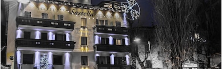 Front of property - evening/night