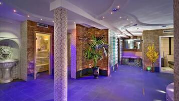 Sauna, hot tub, Turkish bath/hammam, body treatments, aromatherapy