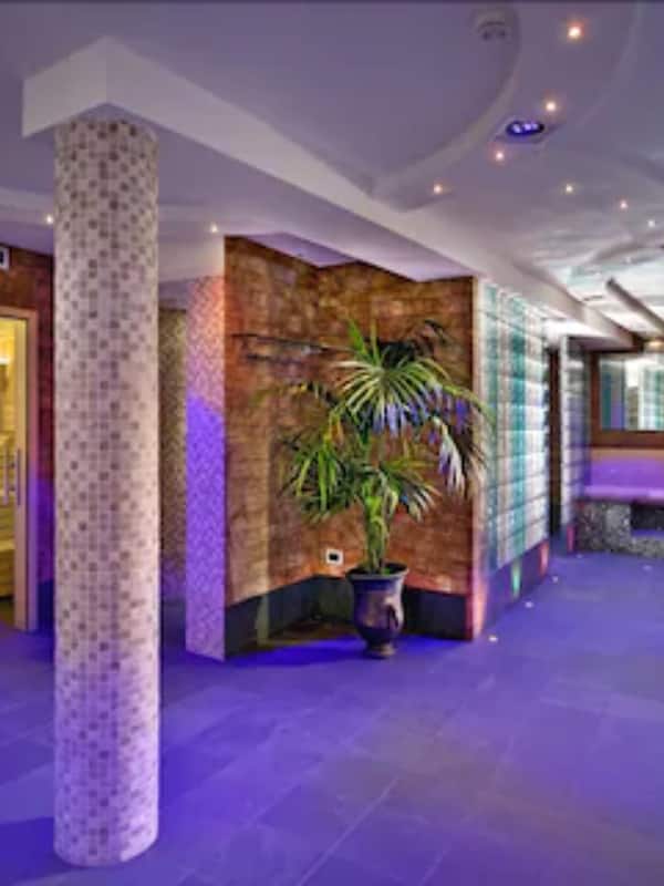 Sauna seca, banheira de hidromassagem, banho turco/hammam