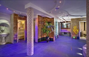 Sauna, hot tub, Turkish bath/hammam, body treatments, aromatherapy