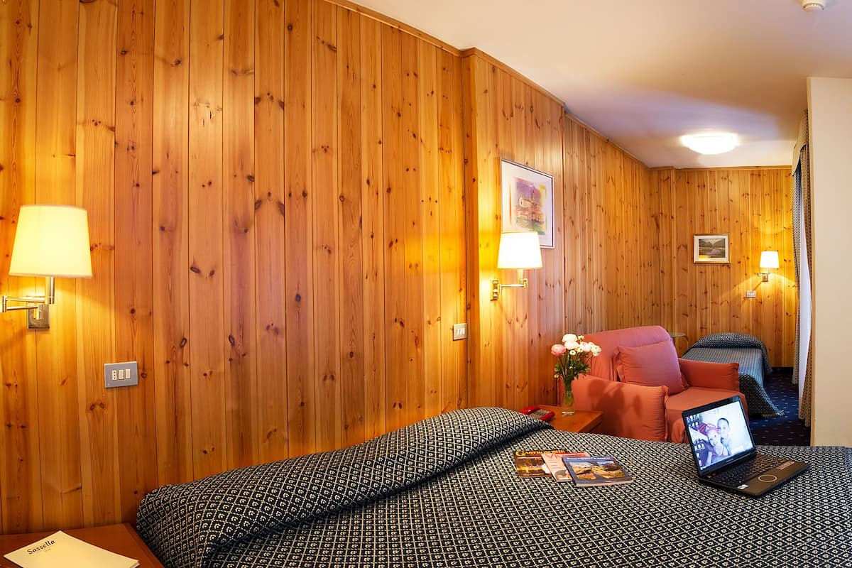 Premium bedding, down duvets, minibar, in-room safe