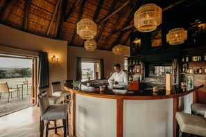 Bar (on property) - Hlosi Game Lodge - Amakhala Game Reserve (Paterson)