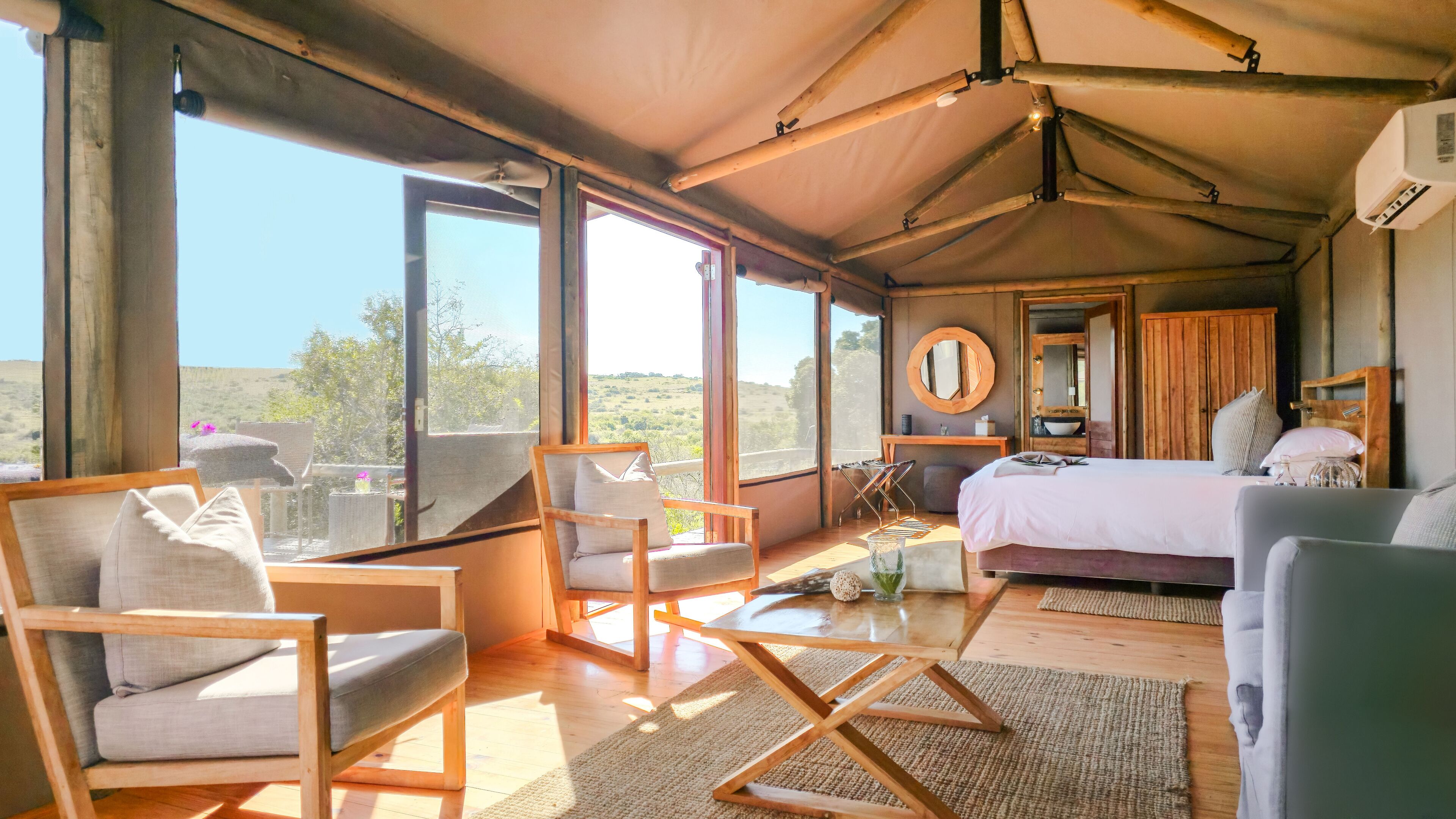 Tenda Luxury (Safari) | Biancheria da letto di alta qualità, minibar, una cassaforte in camera