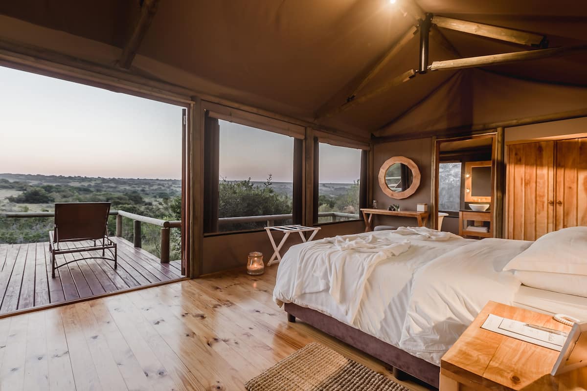 Luxe tent (Safari) | 2 slaapkamers, een minibar, een kluis op de kamer